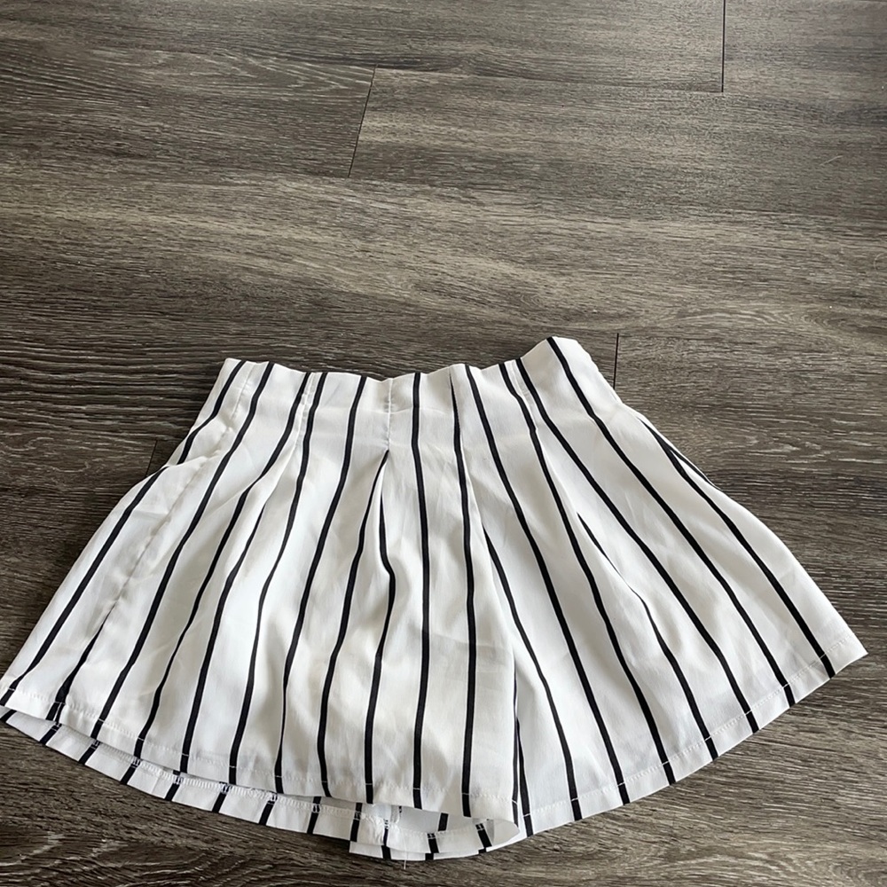 Stripped skort